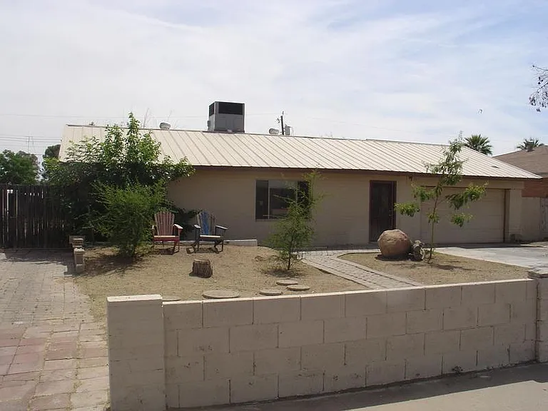 1823 W Fairmount Ave — Photo 17