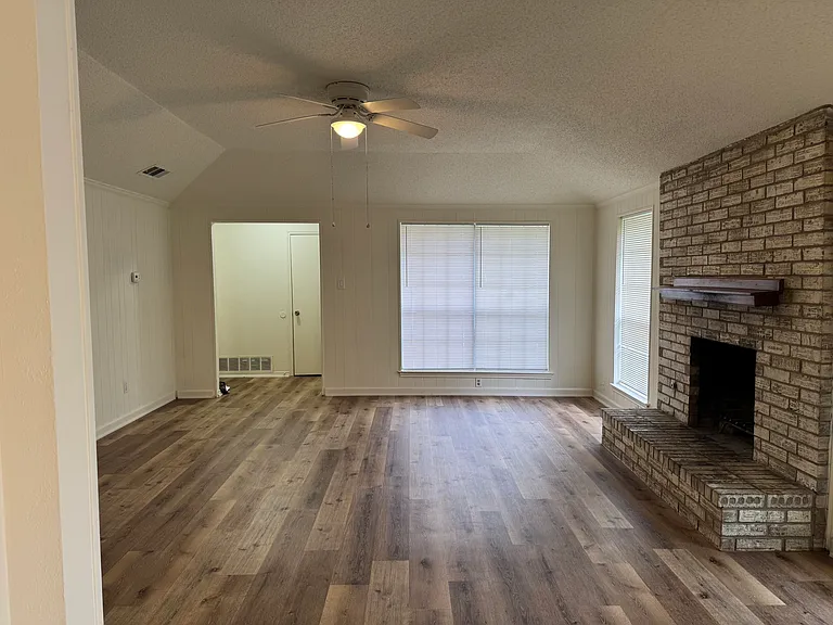 2217 Woodcreek #A — Photo 3