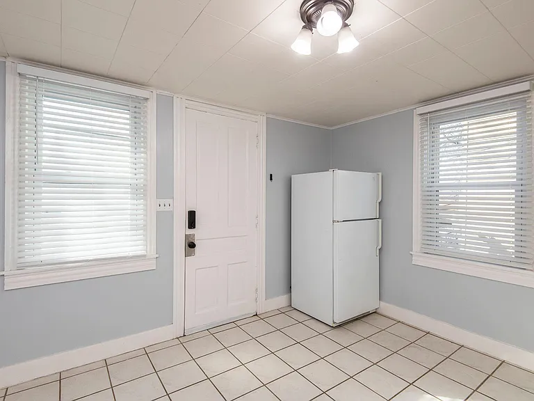 2615 N Wauwatosa Ave — Photo 7