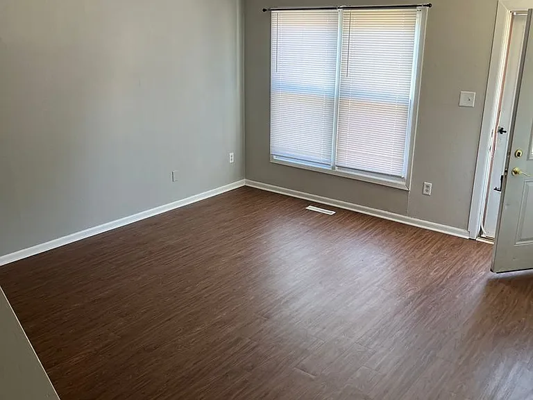 Drake Townhomes — Photo 5