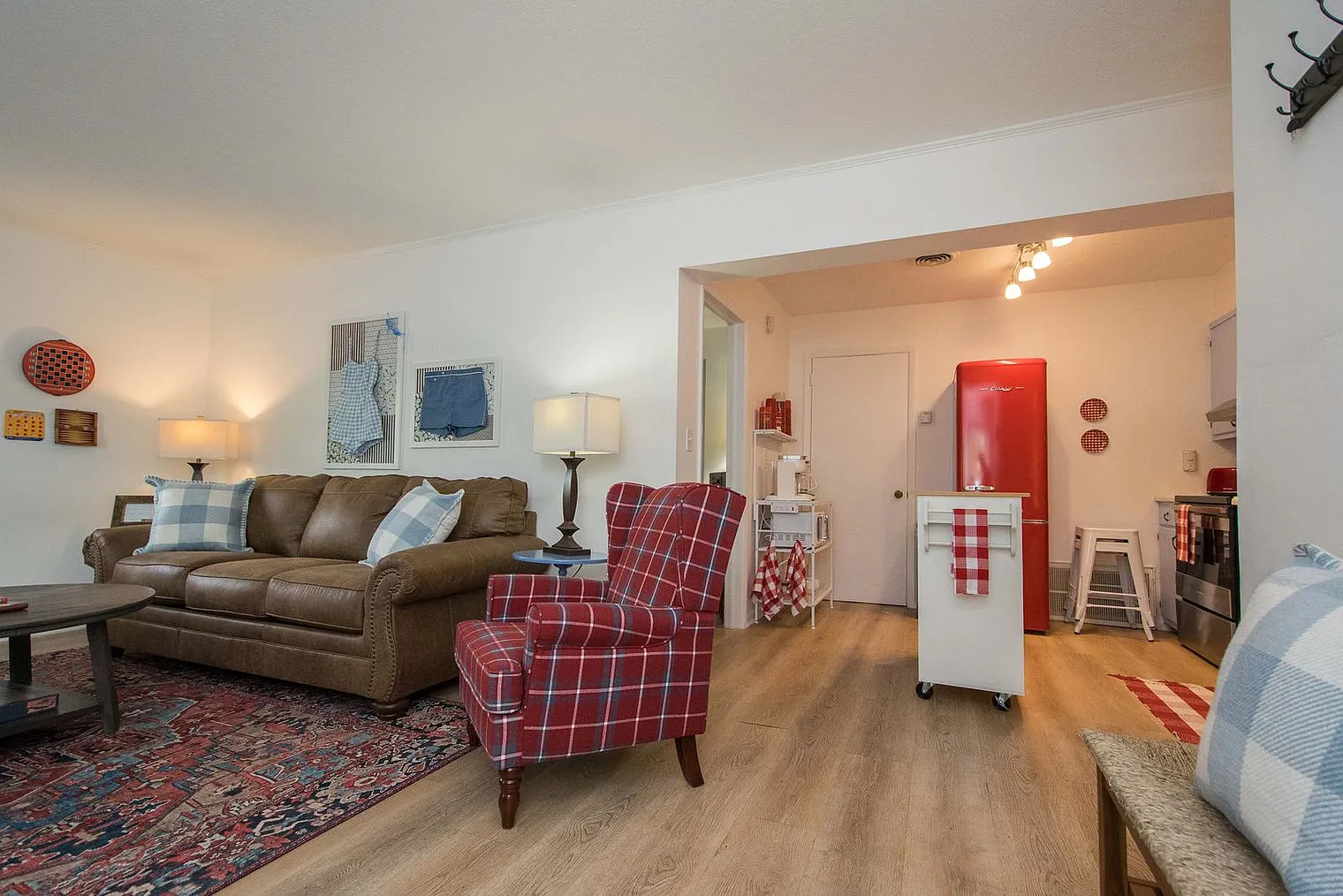 1 bed, 1.0 bath, 495 sqft, $2,154 — Photo 2