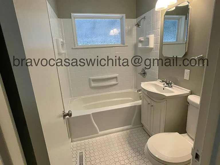 2227 S Bonn Ave — Photo 12
