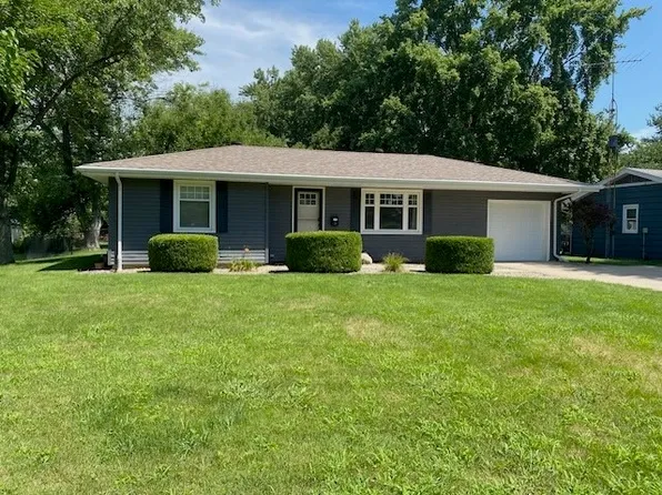 16 Miller Ave, Charleston, IL 61920