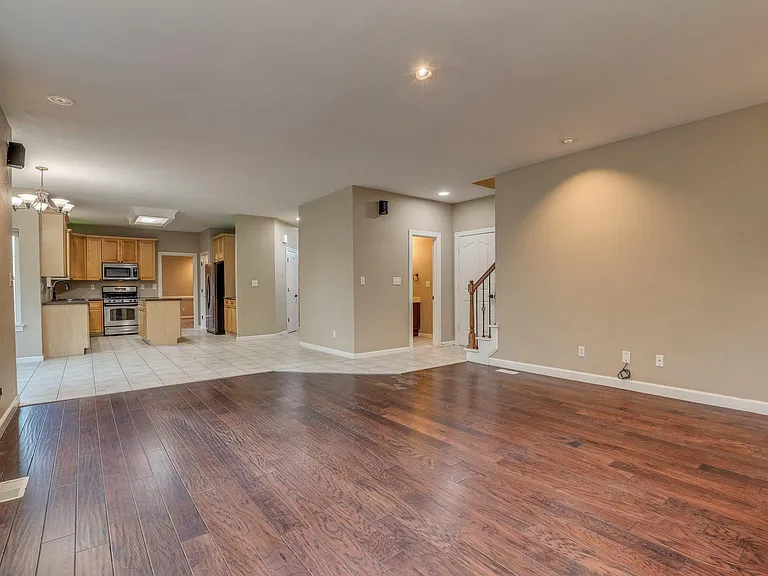 800 Sherrard Ct — Photo 11