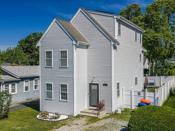 26 Briercliffe Rd, Fairhaven, MA 02719
