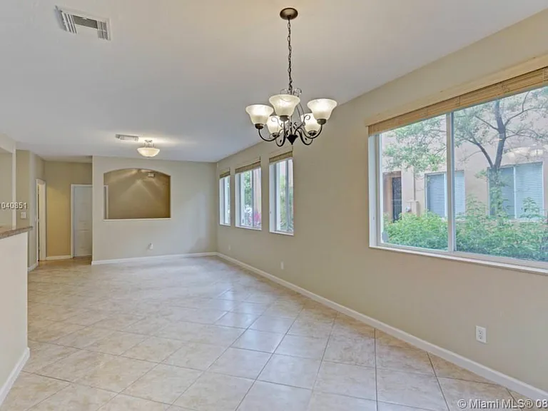 3211 Scarletta Dr — Photo 13