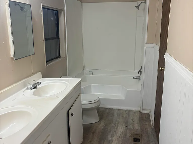 206 Tropicaire St — Photo 10