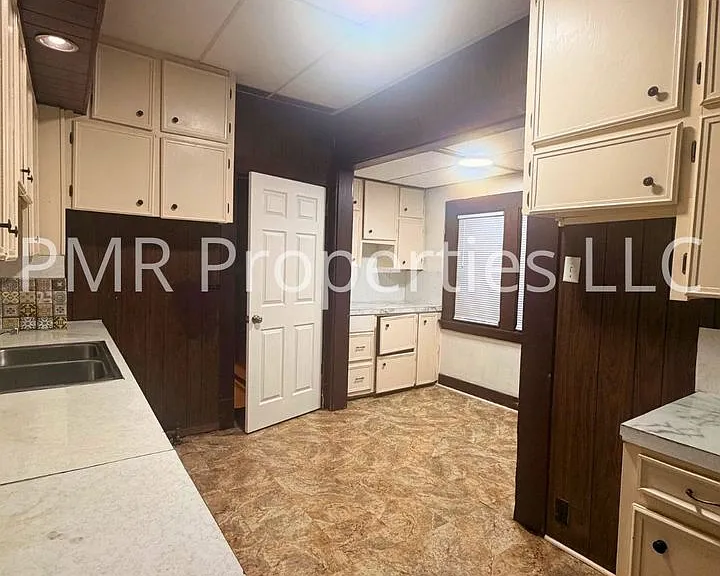 129 E Graham Ave — Photo 3