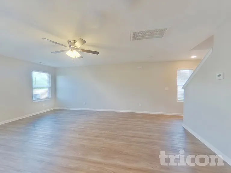 1225 Standing Oak Dr — Photo 2