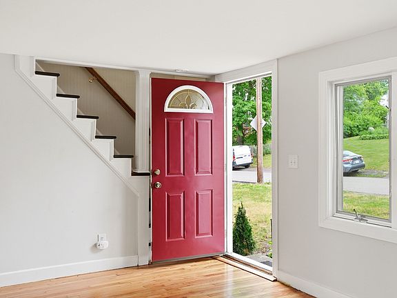 3rd image of 25 Julia Rd