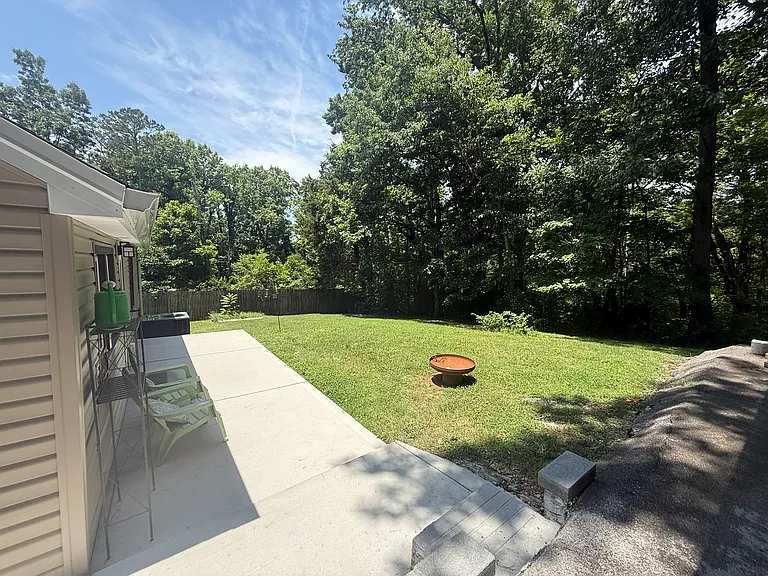 319 Beechwood Dr — Photo 3