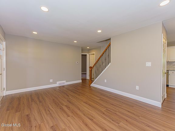 5th image of 227 Howell St