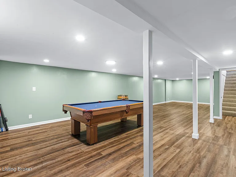 519 Leyton Ave — Photo 26