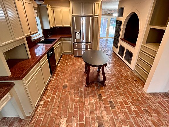 2nd image of 5950 Gladys Ave