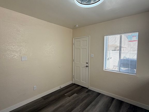 4th image of 3869 1/2 Menlo Ave #3869