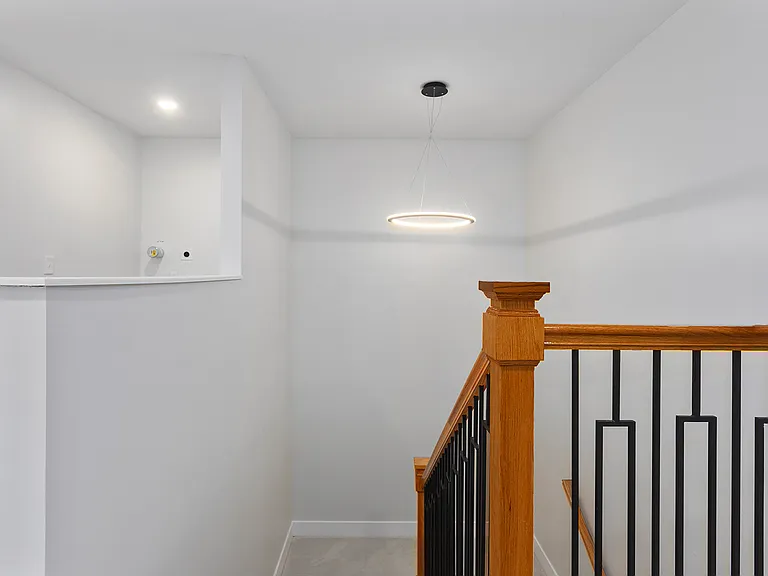 2027 Agnes Ave — Photo 22