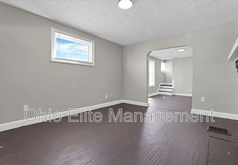 793 E Starr Ave — Photo 13