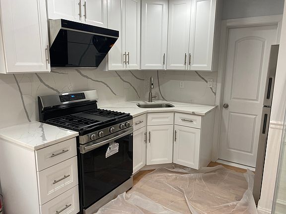 3rd image of 164033A 32nd Ave #1