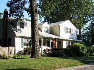 4 Polk Ave, East Northport, NY 11731