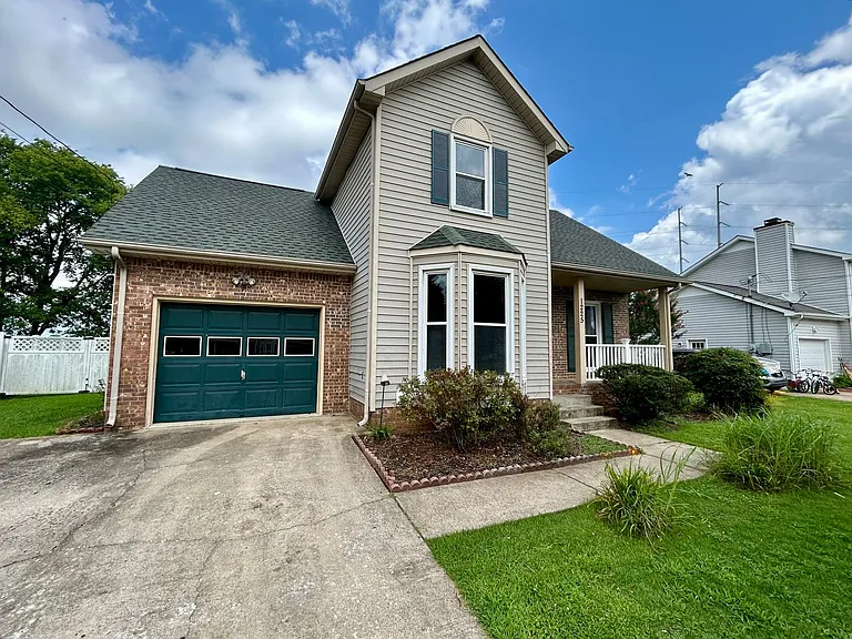 1225 Cobblestone Ln — Photo 1