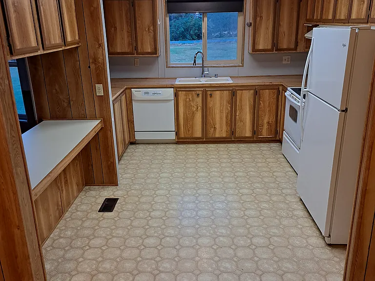 1833 Hastie Lake Rd — Photo 3