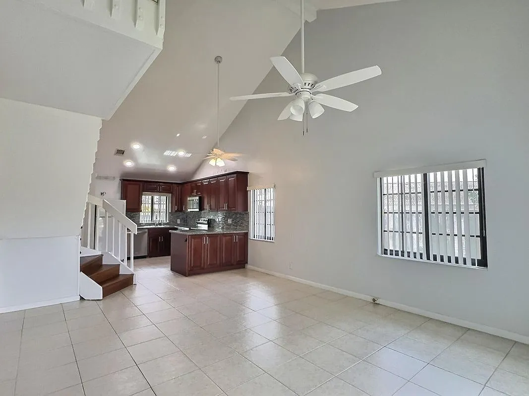 3 bed, 2.5 bath, 1270 sqft, $2,650 — Photo 3