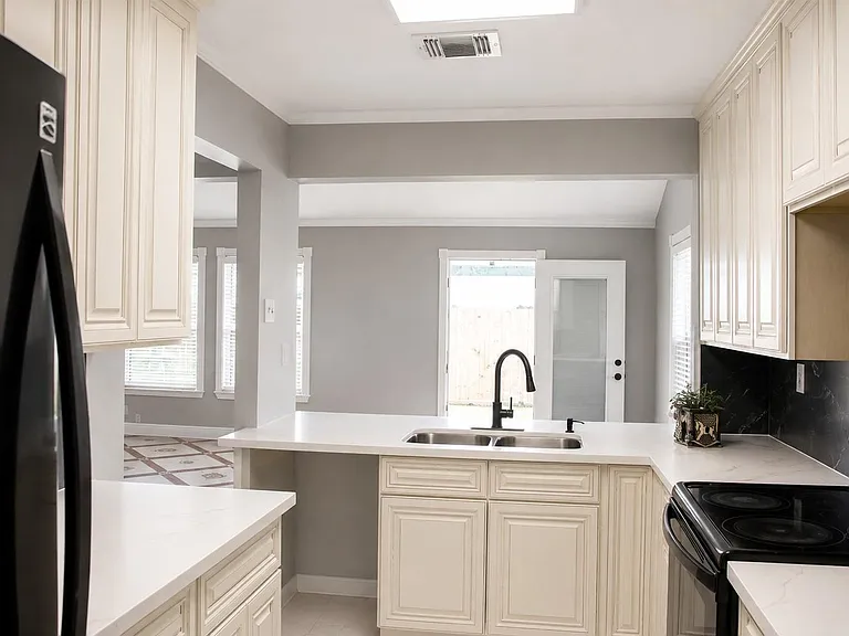 12815 Venice Ln — Photo 11