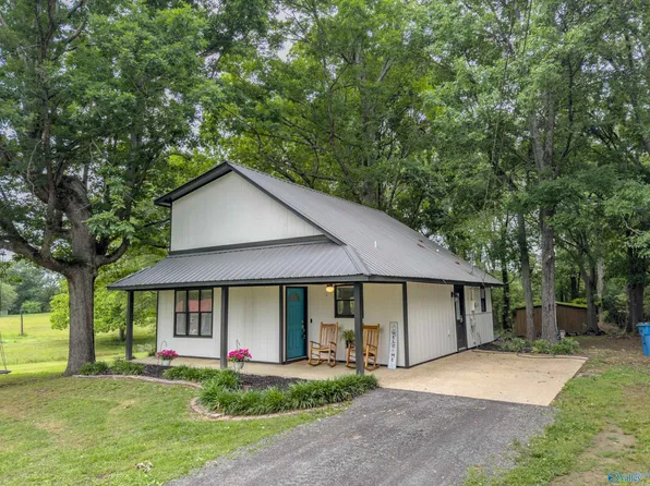 3380 Section Line Rd, Albertville, AL 35950