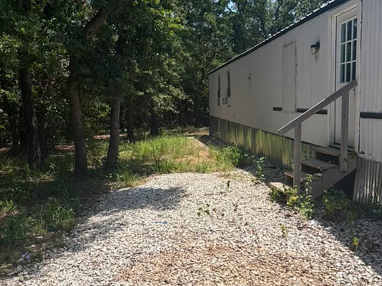 315 The Oil Rd — Photo 3