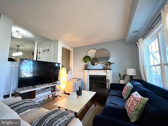 3rd image of 2811 S Woodrow St #1