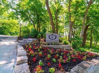 1000 Urlin Ave #11, Grandview, OH 43212