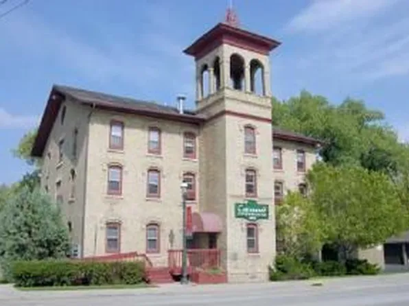 251 E Main St APT 201, Omro, WI 54963