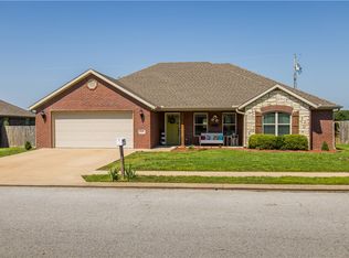 619 White Oak St, Gentry, AR 72734