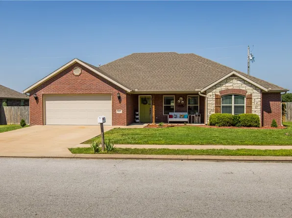 619 White Oak St, Gentry, AR 72734