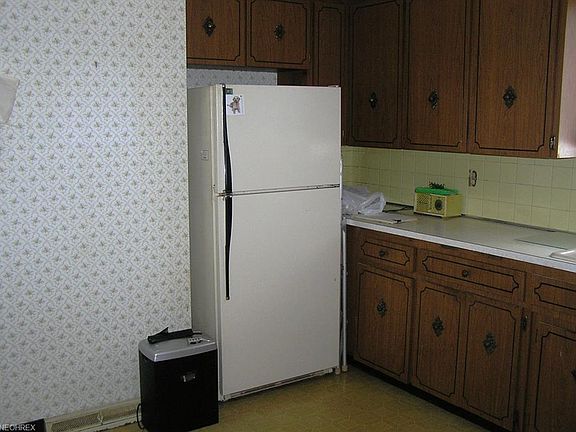 3rd image of 18409 Orchard Hill Dr