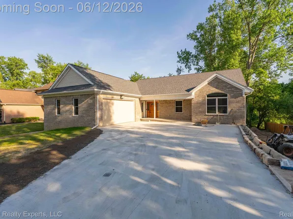 3907 Pontiac Lake Rd, Waterford, MI 48328