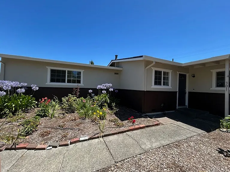 301 Arlen Dr — Photo 2
