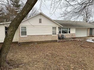23 W Pleasant St, Winchester, IL 62694