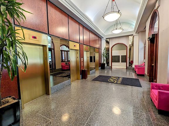 3rd image of 200 N Dearborn St Unit 1905