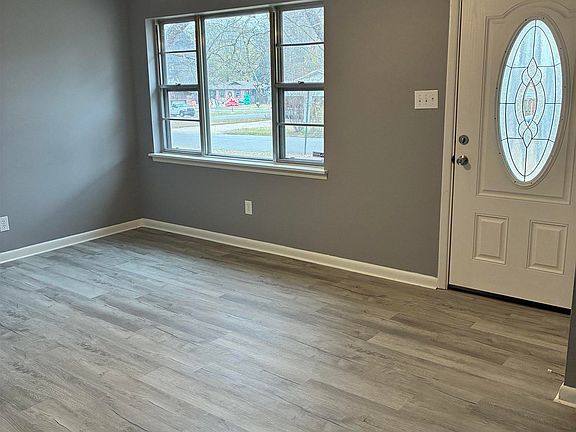 3rd image of 904 Lessel Dr