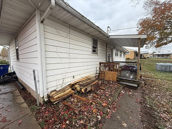 3rd image of 465 Willow Ln