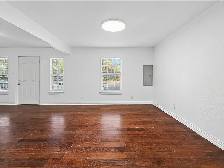2001 Redman Cir — Photo 11