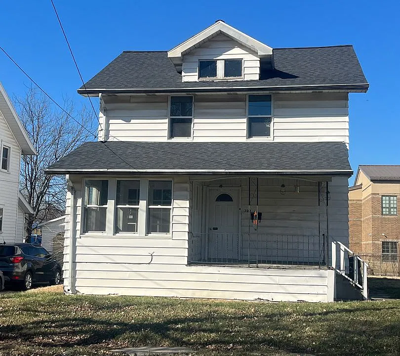 702 W Murphy St