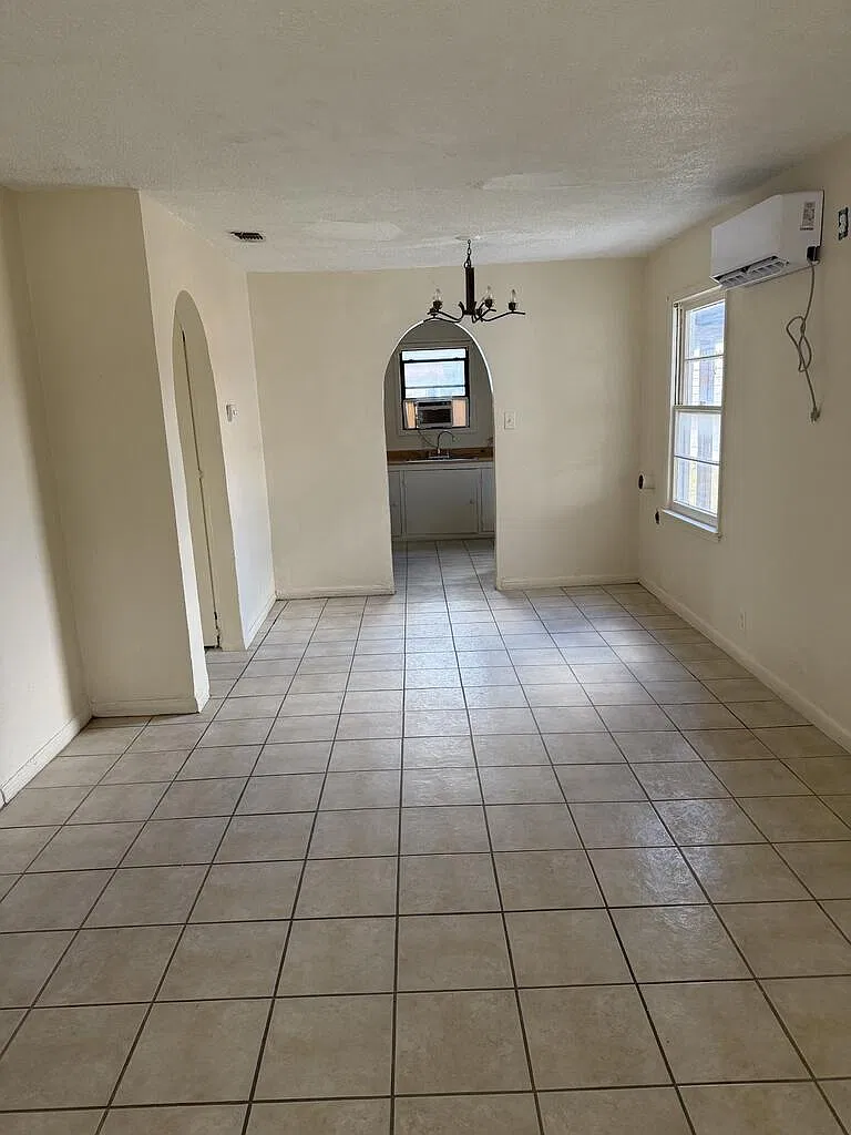 2 bed, 2.0 bath, 744 sqft, $1,200 — Photo 2