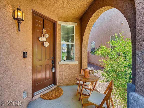 4th image of 7563 Swan Cove Ct