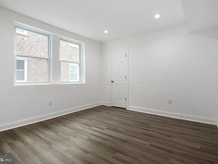 274 S 58th St #F — Photo 14