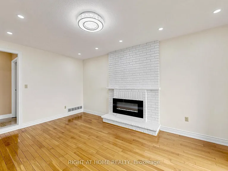 86 Howlett Ave — Photo 13