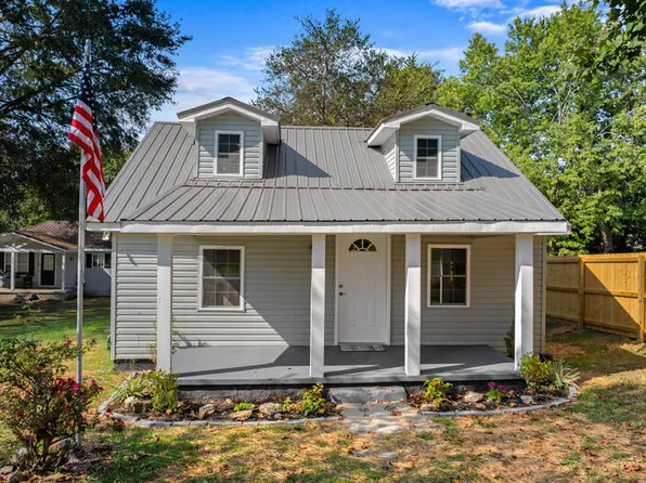 541 7th St, Newport, TN 37821