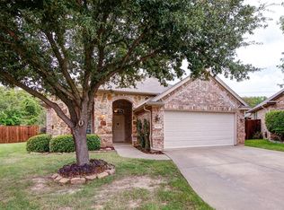 3177 Well Springs Dr, Hurst, TX 76053