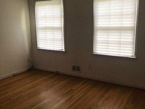 1st Floor Guest Room